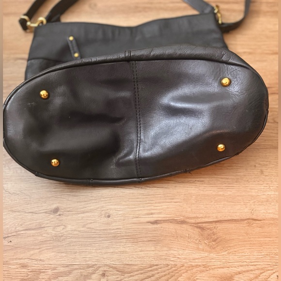 Black American Leather Co. Heritage Leather Zip Top Bucket Hobo - Picture 3 of 6